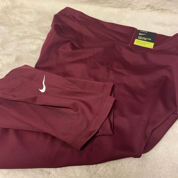 1 left! NWT! Nike One High Rise leggings burgundy plus size 2X - Picture 2 of 8